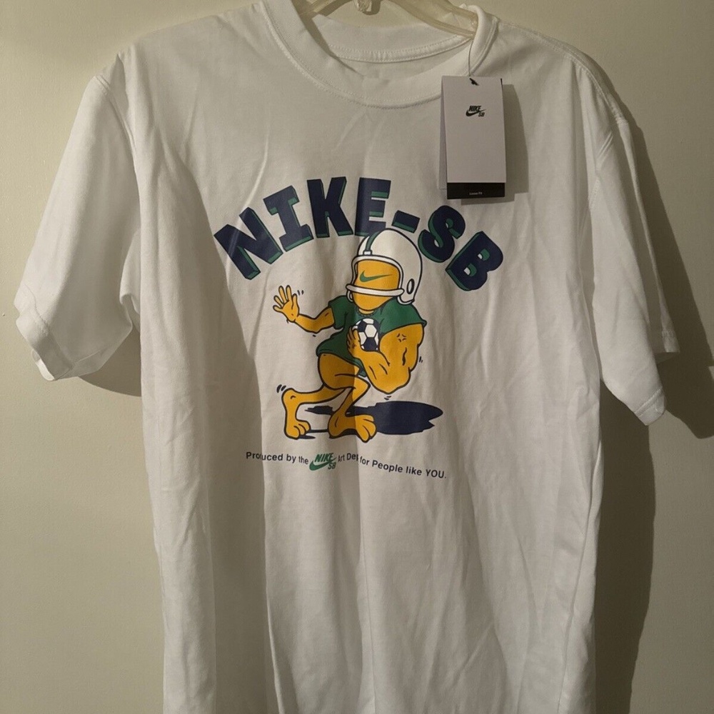 NIKE SB T-SHIRT MENS SZ S WHITE GRAPHIC SHORT SLEEVE LOOSE FIT RARE FJ1165-100
